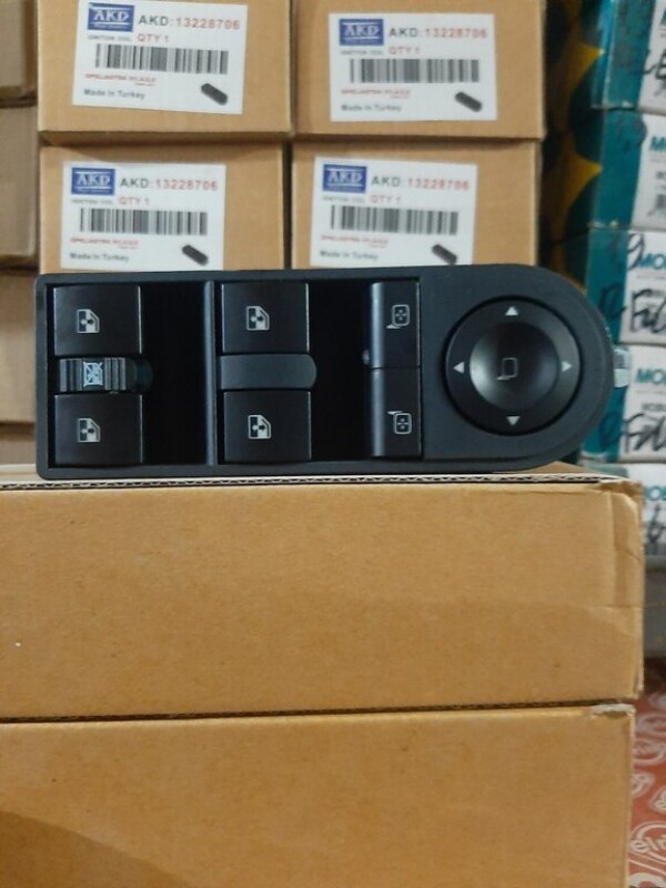 Opel Astra şüşə qaldıran