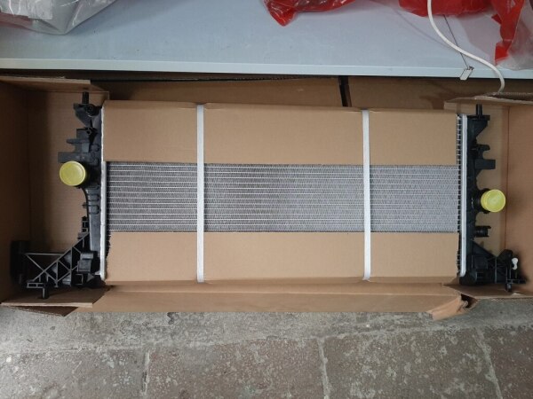 Chevrolet Cruz 2016 2020 su radiatoru