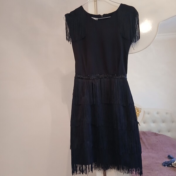 4 il bundan qabaq 55 manata alınıb və cəmi 1 dəfə toya geyinilib.