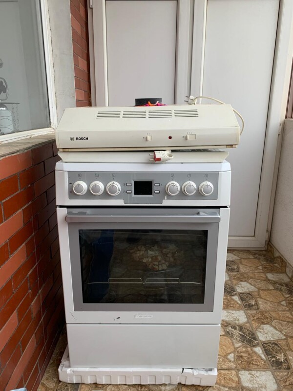 Qaz ve aspirator birlikde satiliir tam islek vaziyyetdedi.