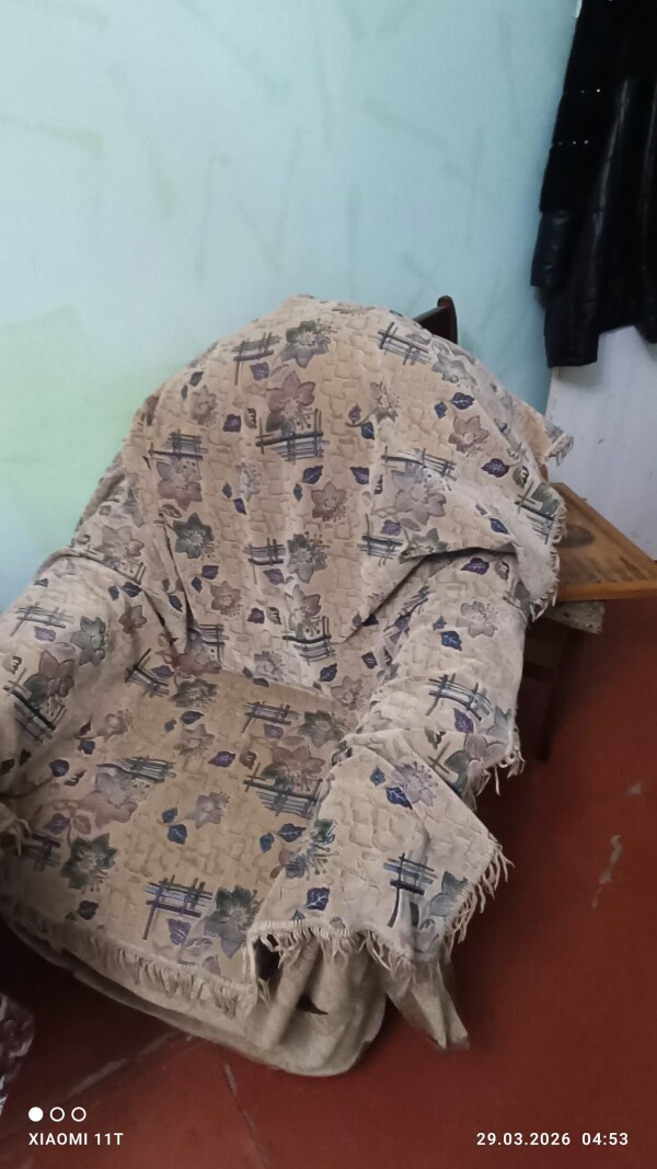 1 qalın taxt adyali təzə kimidi 2 kreslo üstü