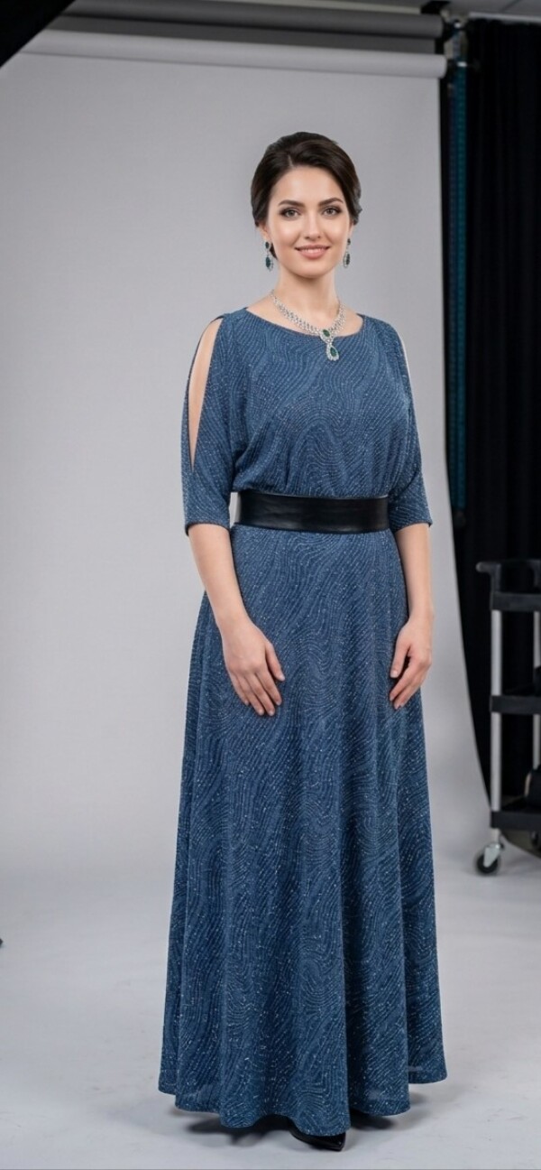 Təzədir Moskvadan alınıb zərli parçası var kəməri də var 56 razmerdi