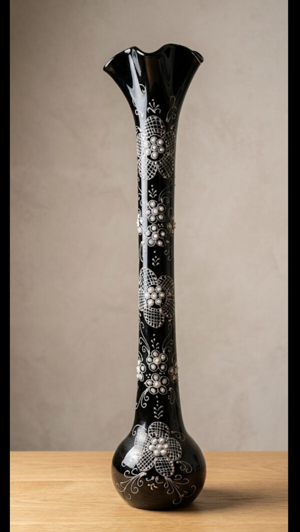 Zərif Dizaynlı Naxışlı Qara Güldan