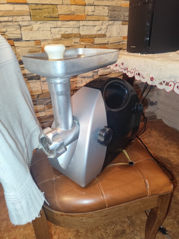 мясорубка фирмы:MEGA  модели :MMG303