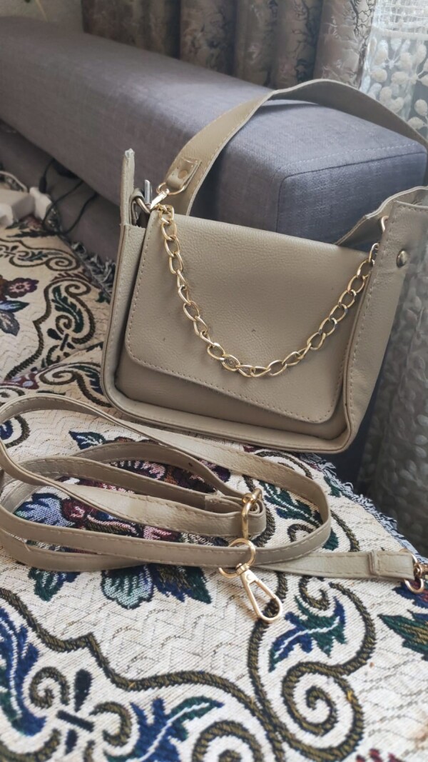 Əla vəziyətdə cəmi 1 dəfə işlənib çox gözəl çantalardı heç bir problemi yoxdu