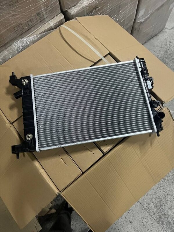 Ravon R4 su radiatoru
