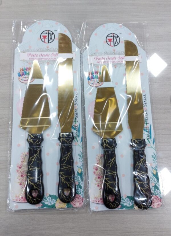 Tort bıçağı və tort götürən dəsti