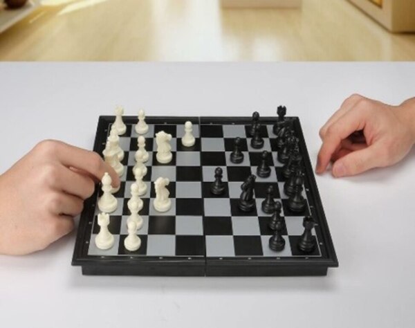 Mini maqnitli şahmat dəsti