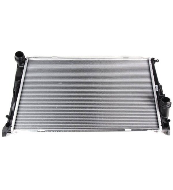 Mercedes suyun radiatoru 2045003603